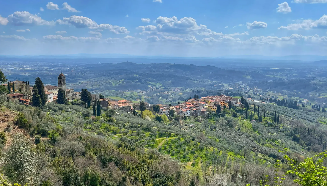 Uitzicht op San Gennaro tijdens rit door achterland van Lucca