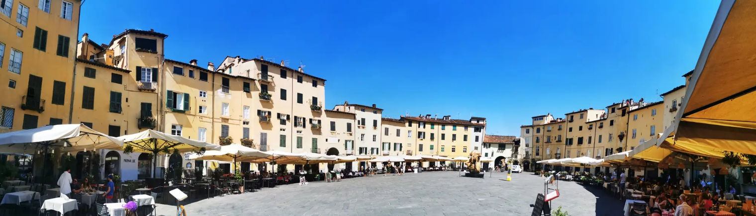 Piazza dell' anfiteatro Lucca